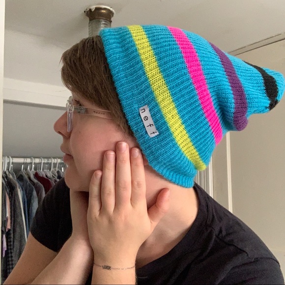 Vibrant blue beanie w/ stripes - Picture 2 of 3